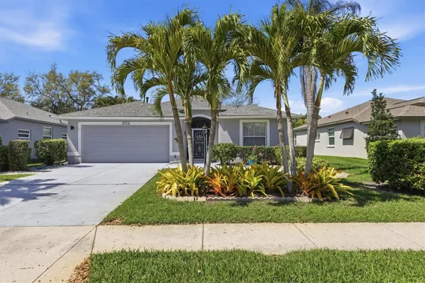 Property Slideshow image 2 of 36 | 6726 w country club ln, Sarasota, FL, 34243