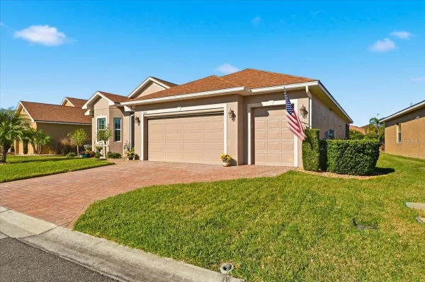 Property Slideshow image 2 of 59 | 4033 phoenician way, Winter Haven, FL, 33884