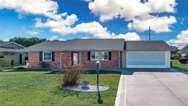 Property Slideshow image 2 of 32 | 618 oakmont ave, Sun City Center, FL, 33573