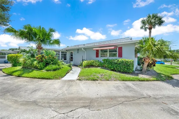 Property Slideshow image 3 of 32 | 1608 whitebridge dr b, Palm Harbor, FL, 34684
