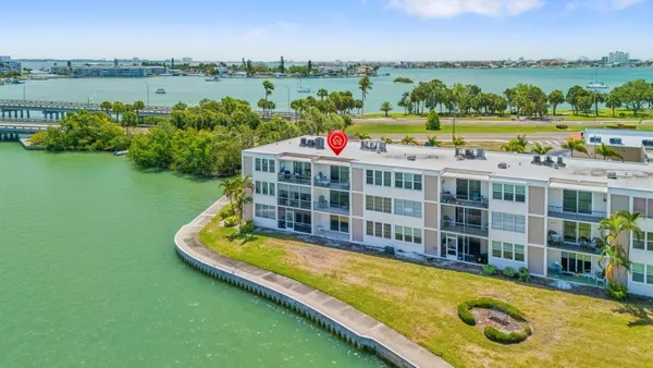 Property Slideshow image 3 of 46 | 7401 bay island dr 337, South Pasadena, FL, 33707