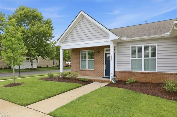 Property Slideshow image 3 of 45 | 201 cathedral st, Smithfield, VA, 23430