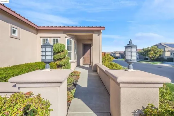 Property Slideshow image 2 of 29 | 1641 chianti ln, Brentwood, CA, 94513