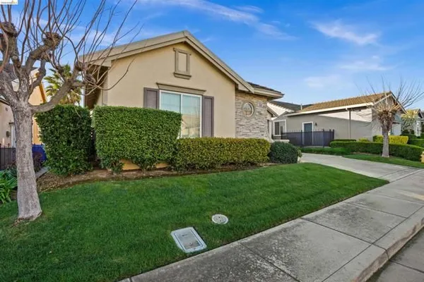 Property Slideshow image 2 of 39 | 680 stewart way, Brentwood (Cc), CA, 94513