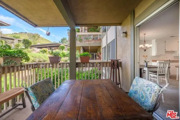 Property Slideshow image 2 of 16 | 255 sequoia ct 23, Thousand Oaks, CA, 91360