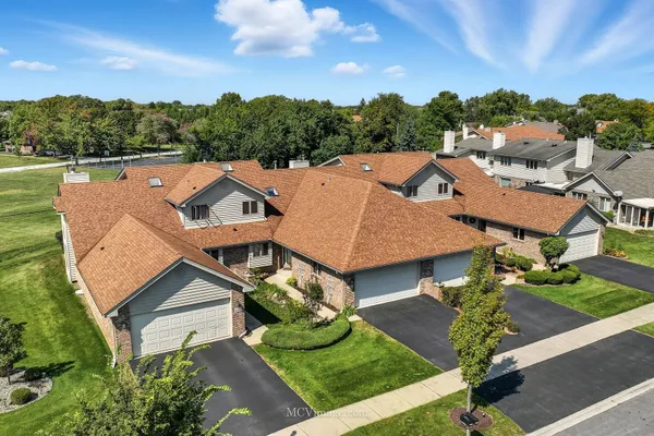 Property Slideshow image 2 of 25 | 18434 lakeview cir, Tinley Park, IL, 60477