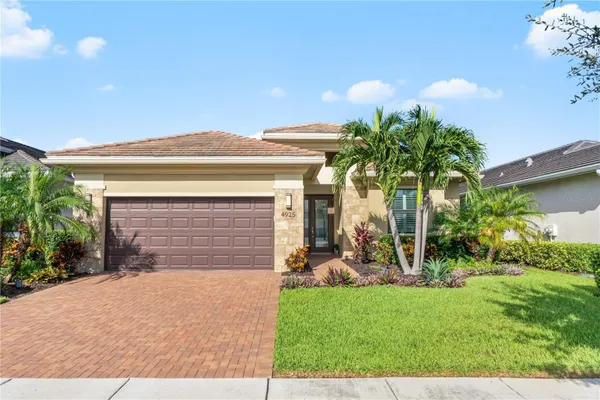 Property Slideshow image 3 of 79 | 4925 surfside cir, Bradenton, FL, 34211