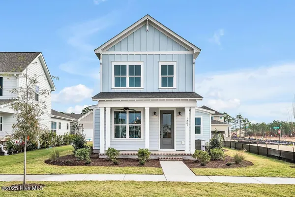 Property Slideshow image 2 of 35 | 5209 moonshell loop, Wilmington, NC, 28412