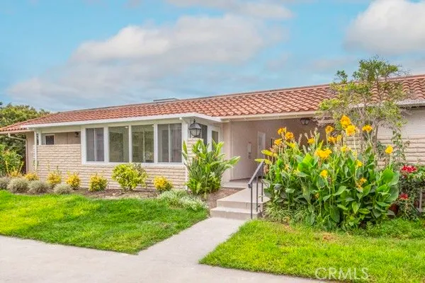 Property Slideshow image 2 of 40 | 2171 via mariposa e q, Laguna Woods, CA, 92637