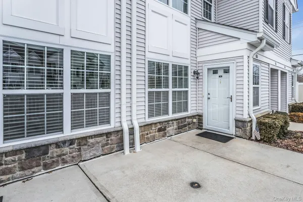 Property Slideshow image 3 of 31 | 28 spring dr, Seaford, NY, 11783