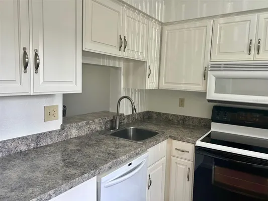 Property Slideshow image 2 of 17 | 1701 pinehurst rd 18c, Dunedin, FL, 34698