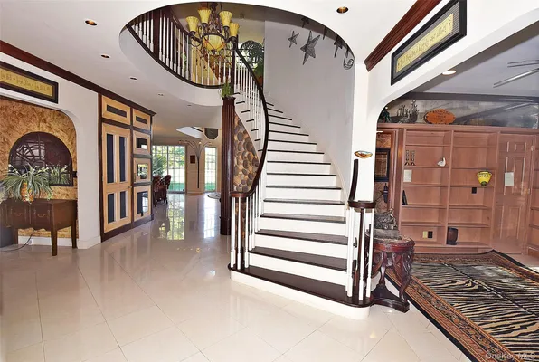 Property Slideshow image 2 of 26 | 259 altessa blvd, Melville, NY, 11747