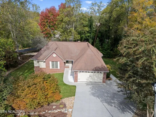 Property Slideshow image 2 of 59 | 407 tecumseh pt, Loudon, TN, 37774