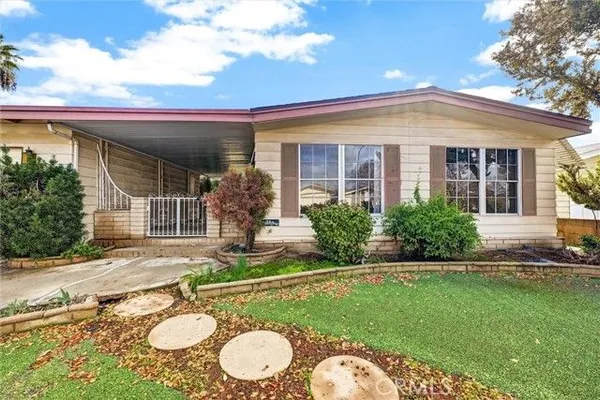 Property Slideshow image 2 of 33 | 1348 jasmine way, Hemet, CA, 92545