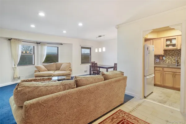 Property Slideshow image 2 of 15 | 18l hastings ct, Yorktown, NY, 10598