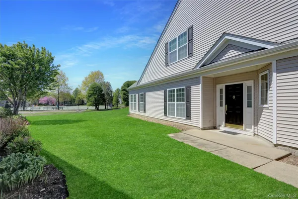 Property Slideshow image 3 of 40 | 4 oakhurst ct, Mount Sinai, NY, 11766