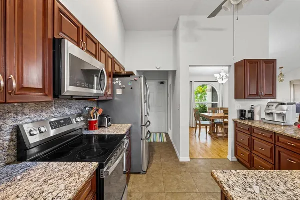 Property Slideshow image 2 of 44 | 3339 sheffield cir, Sarasota, FL, 34239