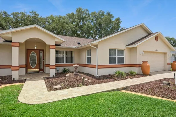 Property Slideshow image 3 of 86 | 25904 newcombe cir, Leesburg, FL, 34748