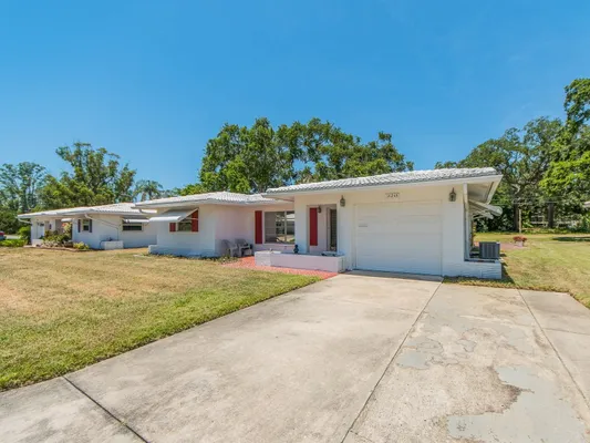 Property Slideshow image 3 of 35 | 14245 93rd ave, Seminole, FL, 33776
