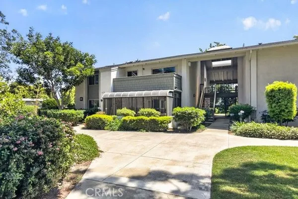 Property Slideshow image 2 of 24 | 8633 portola ct 18f, Huntington Beach, CA, 92646