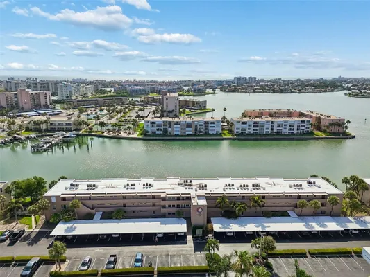 Property Slideshow image 2 of 39 | 7540 bay island dr 162, South Pasadena, FL, 33707