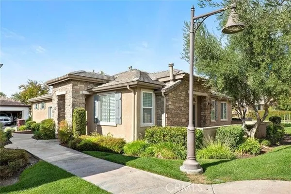 Property Slideshow image 3 of 40 | 1666 beaver crk a, Beaumont, CA, 92223