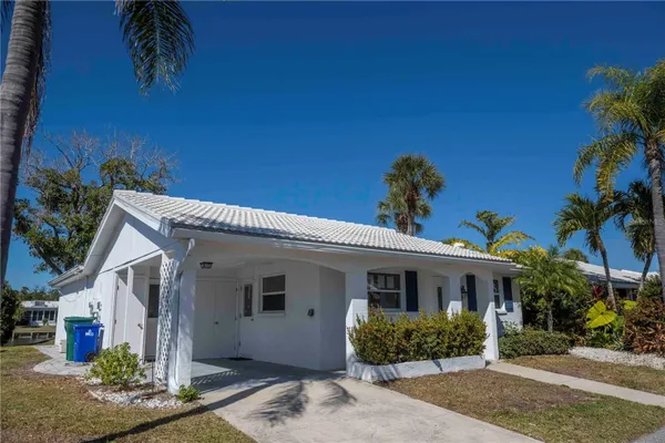 Property Slideshow image 2 of 44 | 563 spanish dr, Longboat Key, FL, 34228