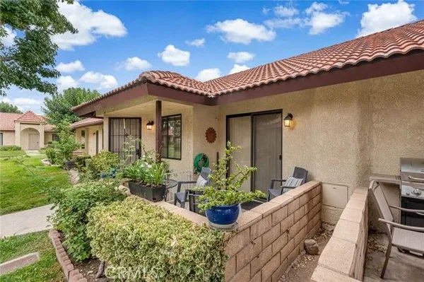 Property Slideshow image 2 of 28 | 19233 elm dr, Apple Valley, CA, 92308