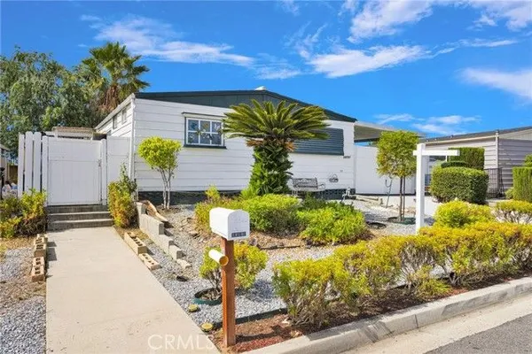 Property Slideshow image 2 of 49 | 38591 via escarlata, Murrieta, CA, 92563