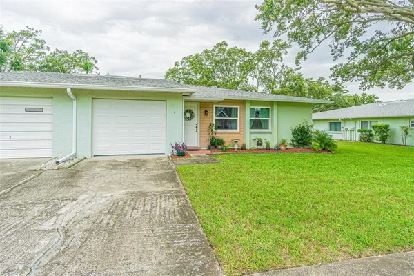 Property Slideshow image 2 of 32 | 1130 orange tree cir c, Palm Harbor, FL, 34684