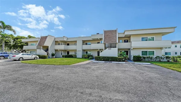 Property Slideshow image 3 of 66 | 7251 w country club dr 226, Sarasota, FL, 34243