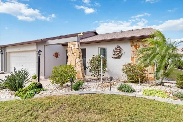 Property Slideshow image 2 of 27 | 613 chestnut ln, Englewood, FL, 34223