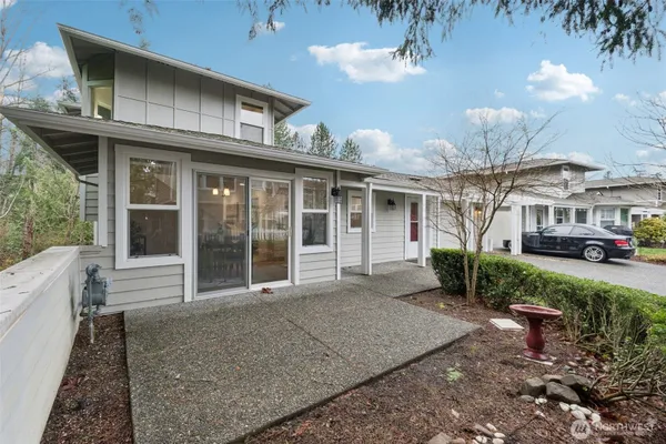 Property Slideshow image 2 of 40 | 22454 se 37th ter 2345, Issaquah, WA, 98029