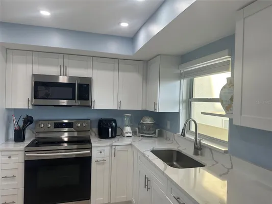 Property Slideshow image 3 of 27 | 4725 cove cir apt 804, St Petersburg, FL, 33708