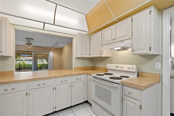 Property Slideshow image 3 of 42 | 1027 bluewater dr, Sun City Center, FL, 33573