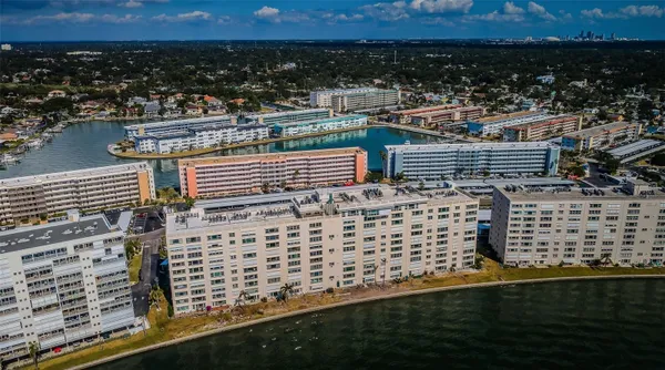 Property Slideshow image 3 of 82 | 6020 shore blvd 1009, Gulfport, FL, 33707