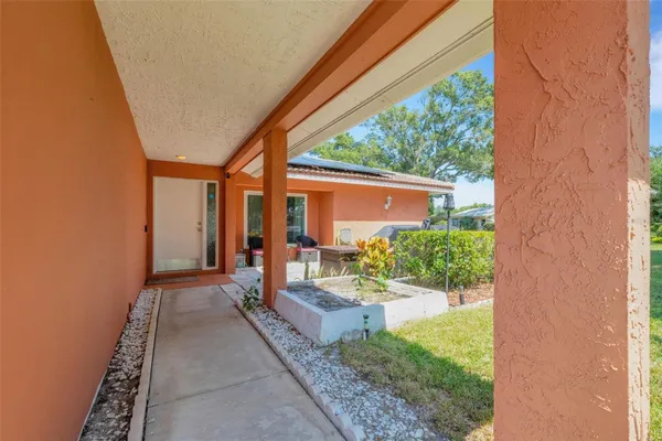 Property Slideshow image 2 of 39 | 1632 heather pl, Palm Harbor, FL, 34684