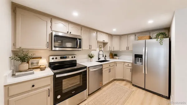 Property Slideshow image 3 of 42 | 13661 e marina dr 110, Aurora, CO, 80014
