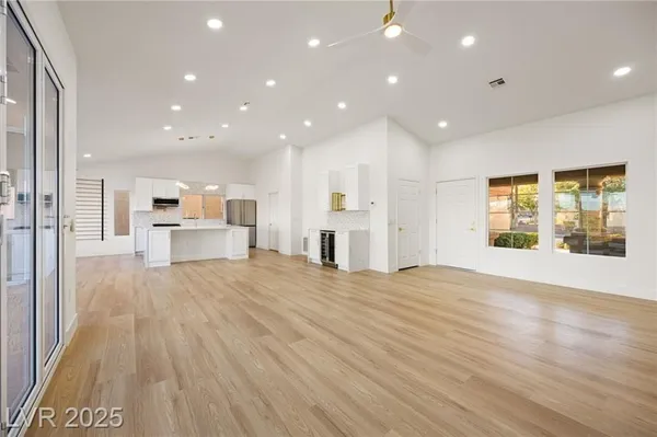 Property Slideshow image 3 of 44 | 2808 crown ridge dr, Las Vegas, NV, 89134