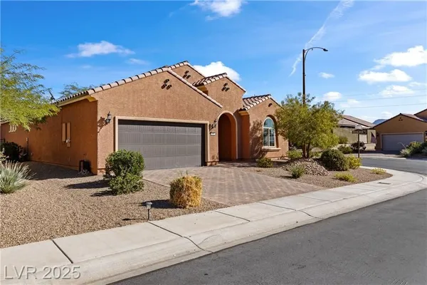 Property Slideshow image 2 of 71 | 846 trickling brook rdg, Mesquite, NV, 89034