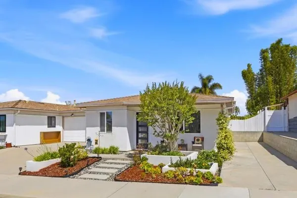 Property Slideshow image 2 of 44 | 3161 calle osuna, Oceanside, CA, 92056