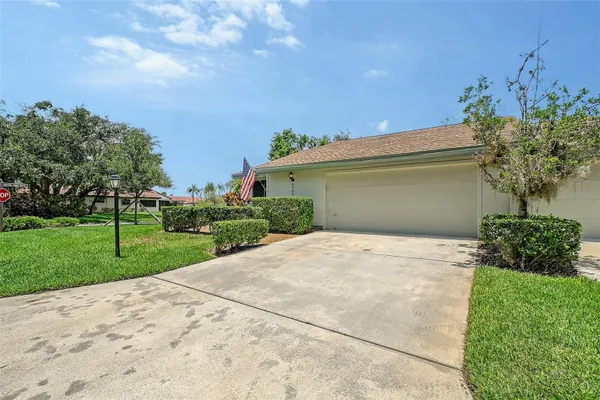 Property Slideshow image 2 of 33 | 4609 pine green trl # 4609, Sarasota, FL, 34241