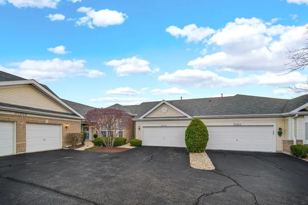Property Slideshow image 2 of 25 | 21246 w crimson ct 21246, Plainfield, IL, 60544