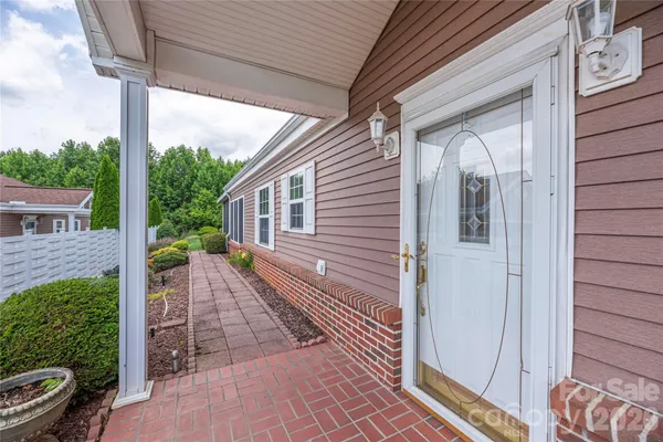 Property Slideshow image 2 of 9 | 11 heather way a, Candler, NC, 28715