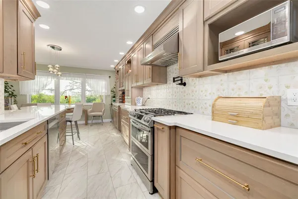 Property Slideshow image 3 of 42 | 8198 terrace garden dr 202, St Petersburg, FL, 33709