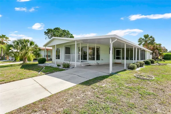 Property Slideshow image 3 of 52 | 32520 w golf ct, Leesburg, FL, 34748