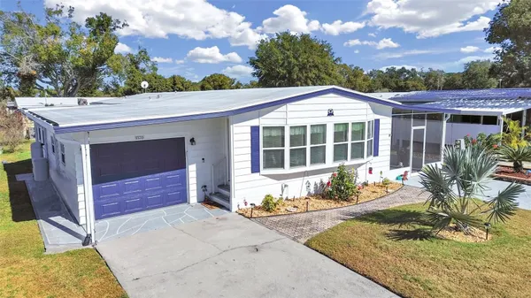 Property Slideshow image 2 of 48 | 1570 heather hill dr, Lakeland, FL, 33810