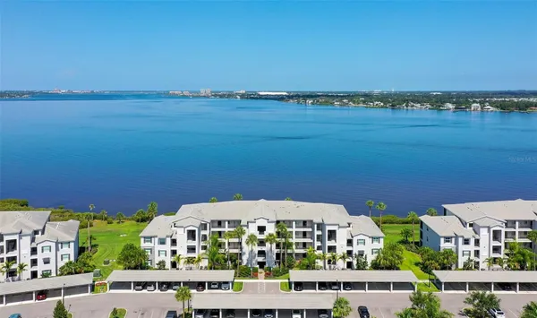Property Slideshow image 2 of 68 | 910 tidewater shores loop 103, Bradenton, FL, 34208