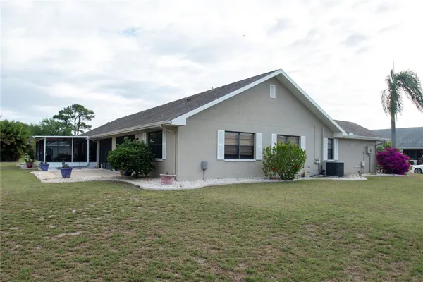 Property Slideshow image 3 of 48 | 319 linger ln, Sun City Center, FL, 33573