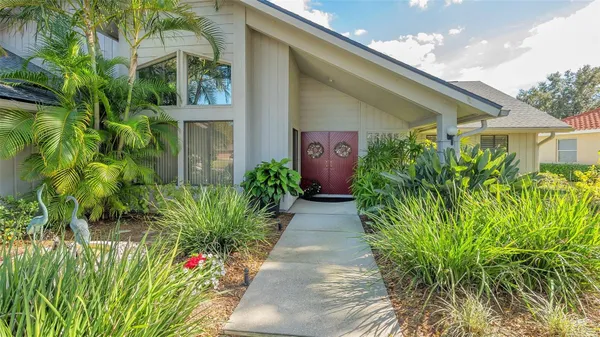 Property Slideshow image 3 of 35 | 8142 misty oaks blvd, Sarasota, FL, 34243